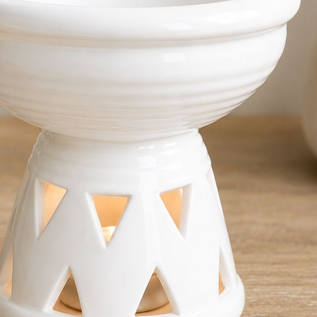 White Deep Bowl Wax Melt Oil Burner, close-up of the white bowl and triangular cutouts with candlelight