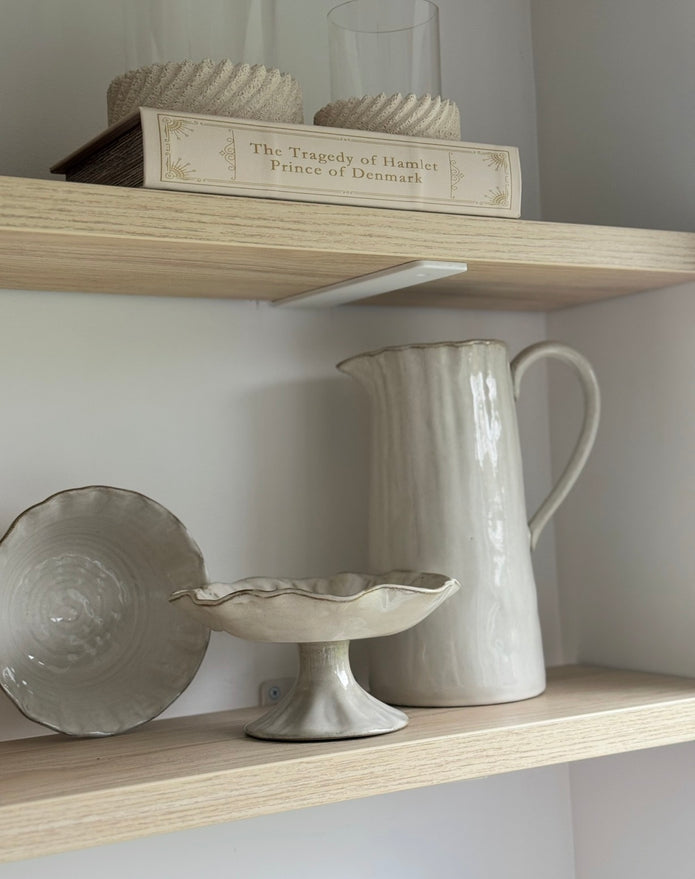Beige stoneware pinched footed bowl by Gisela Graham, ideal for kitchen and dining use, with a textured, handcrafted appearance.
