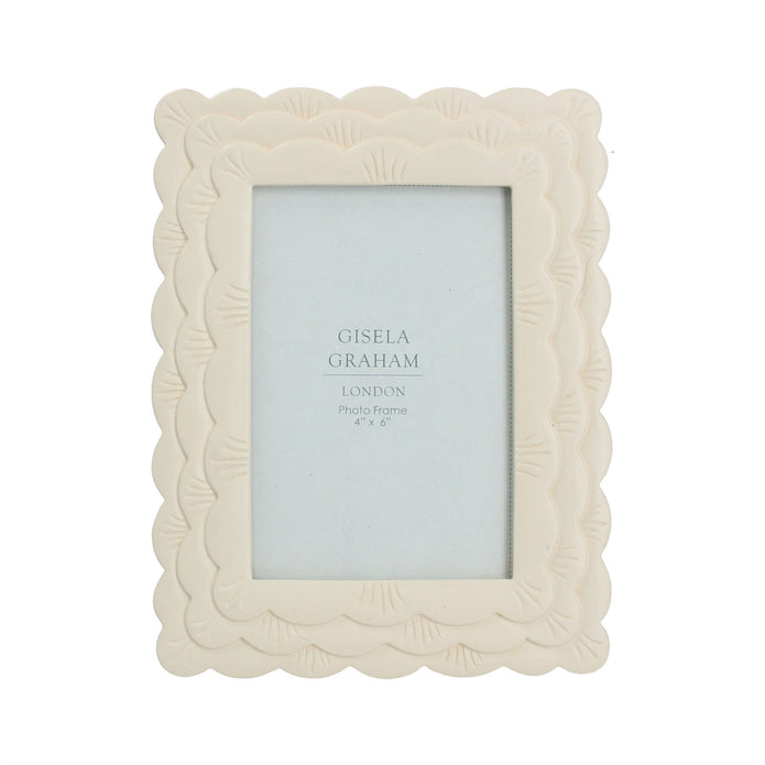 Cream Scalloped Resin Picture Frame