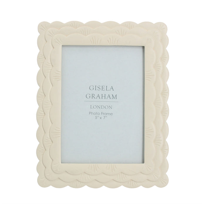 Cream Scalloped Resin Picture Frame