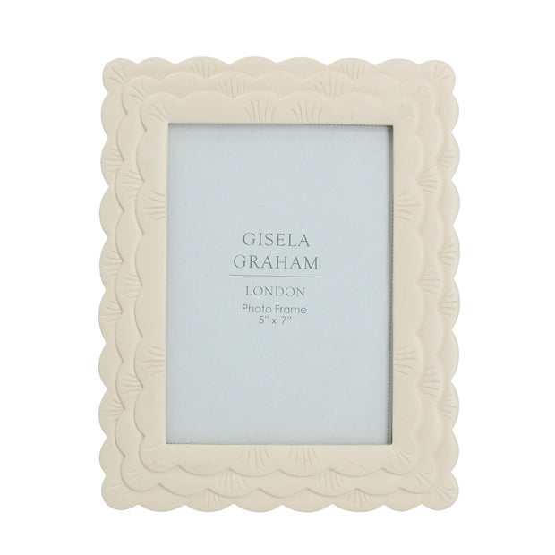 Cream Scalloped Resin Picture Frame