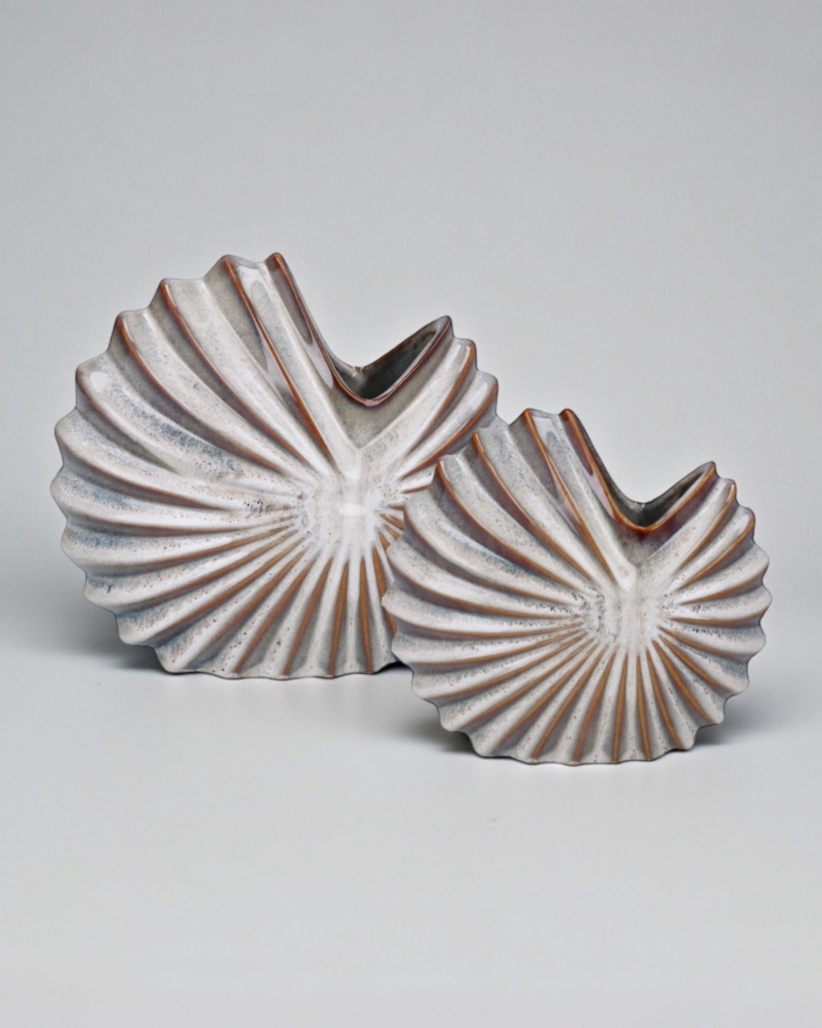 Gisela Graham neutral spiral shell decorative vase with coastal-inspired design, featuring a smooth, rounded shape and shell pattern.