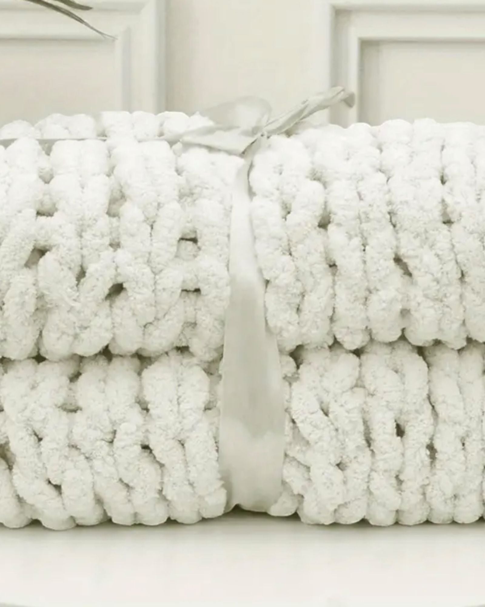 Cloud King Size Large White Chenille Chunky Knit Blanket Throw
