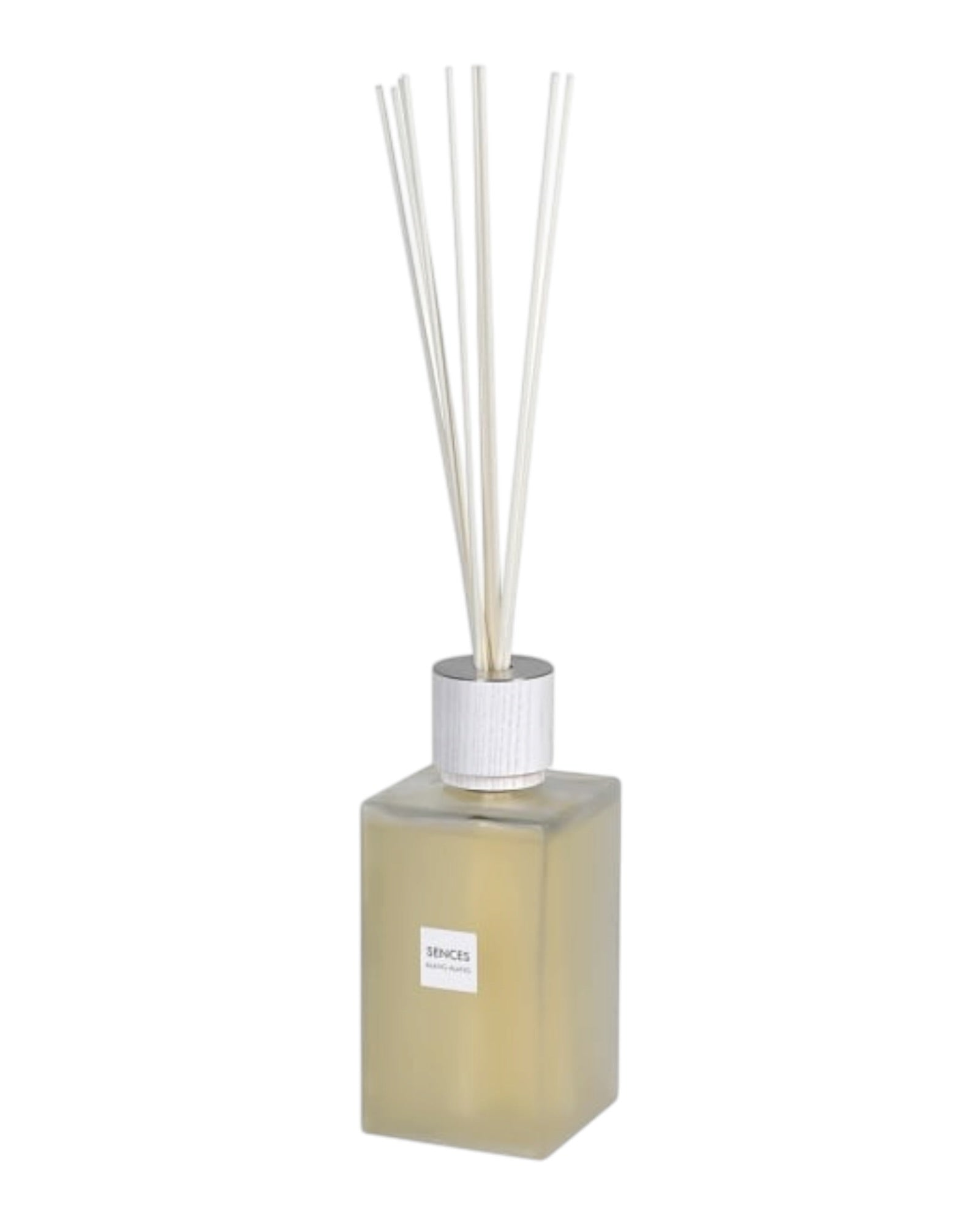 Coach House Sences Reed Diffuser Extra Large in white Alang Alang, showcasing the elegant home fragrance with reed sticks and diffuser bottle.