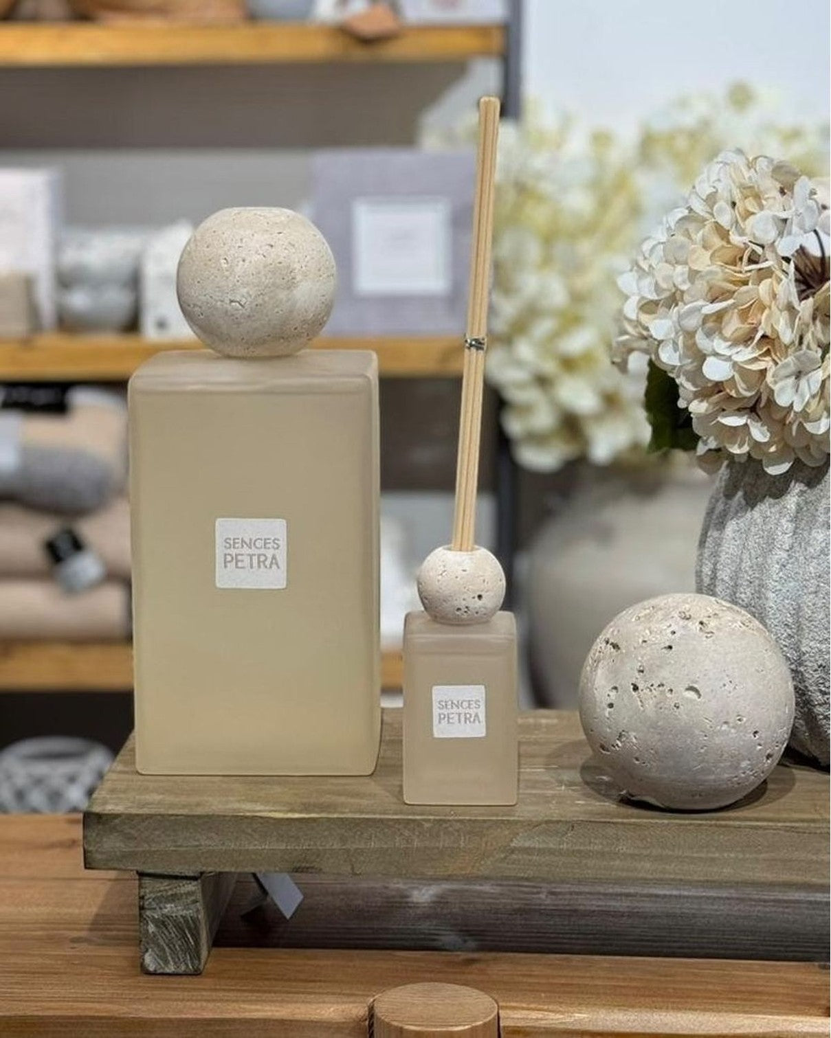 Sences Petra Small Reed Diffuser with Travertine Ball Top - White Alang Alang