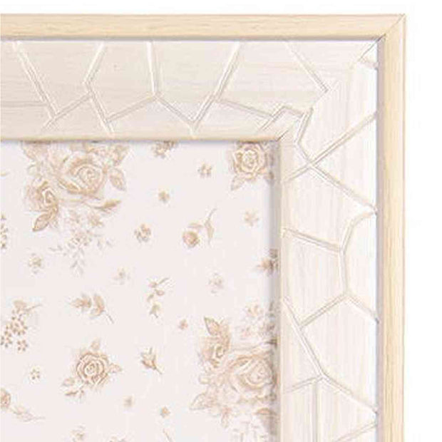 Beige plastic 4x6 inch photo frame by Clayre & Eef, showcasing a stylish and durable photo display frame.