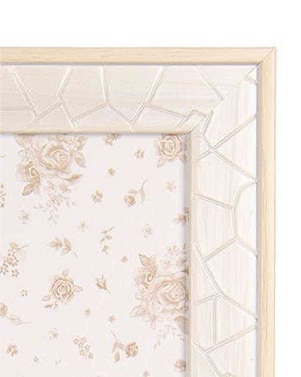 Beige plastic 4x6 inch photo frame by Clayre & Eef, showcasing a stylish and durable photo display frame.