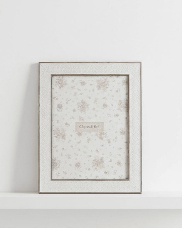 White wood photo frame from Clayre & Eef, 5x7 inch size, ideal for displaying photographs with a classic, elegant design.