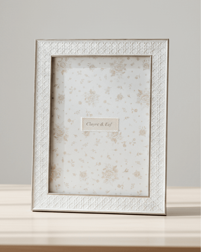 White wood photo frame by Clayre & Eef, 6x8 inch size, designed for displaying photographs in a stylish home decor setting.