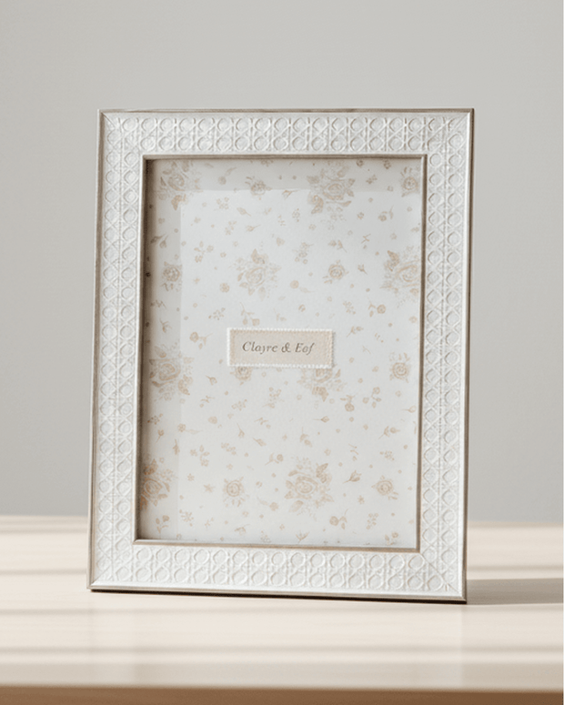 White wood photo frame by Clayre & Eef, 6x8 inch size, designed for displaying photographs in a stylish home decor setting.