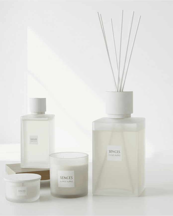 White Alang Alang XXL Reed Diffuser from Coach House, 6000ml home fragrance with white reed sticks and elegant bottle.