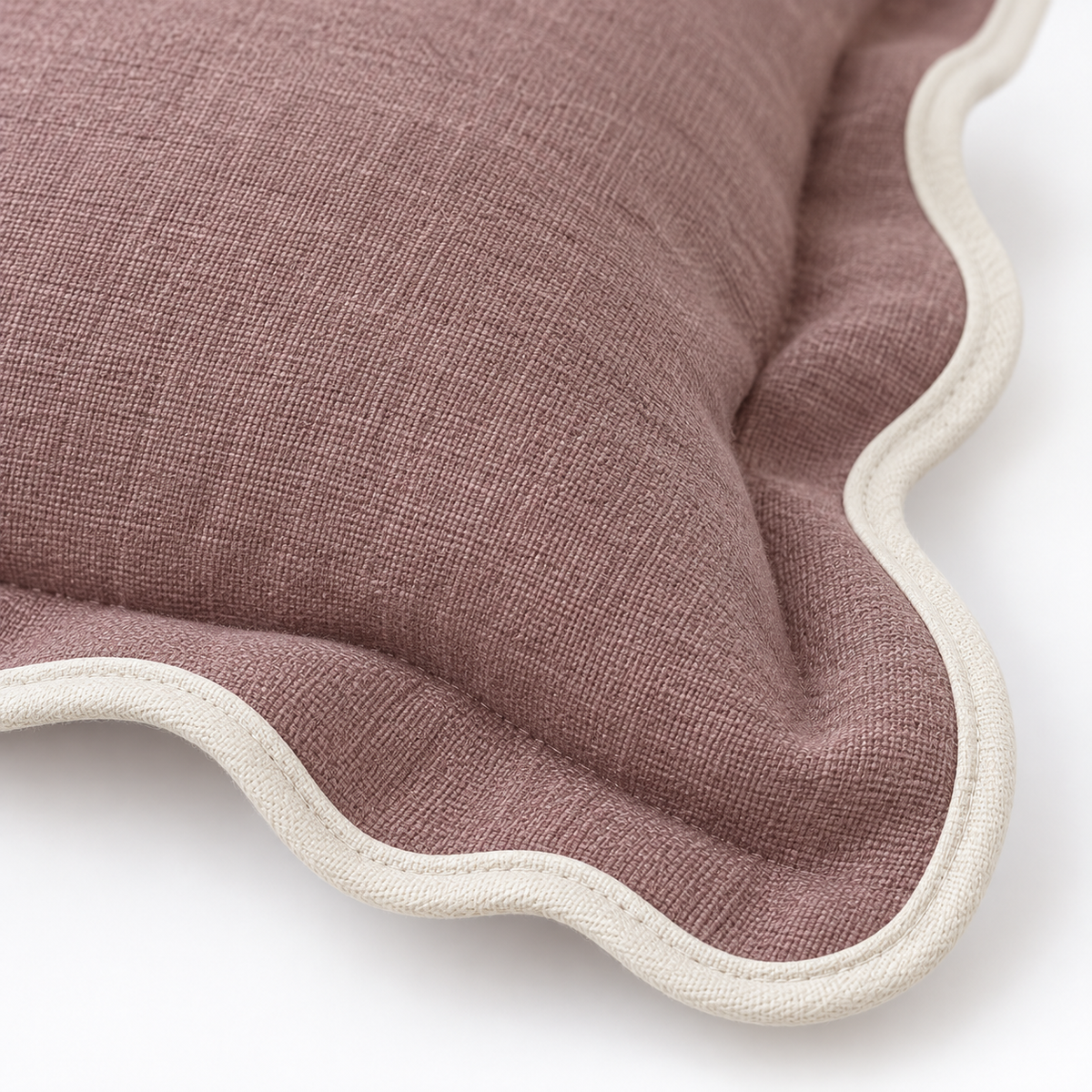 Chloe dusty pink 65 × 65 cm extra large bed cushion cover – fabric and ivory scalloped trim close-up 4