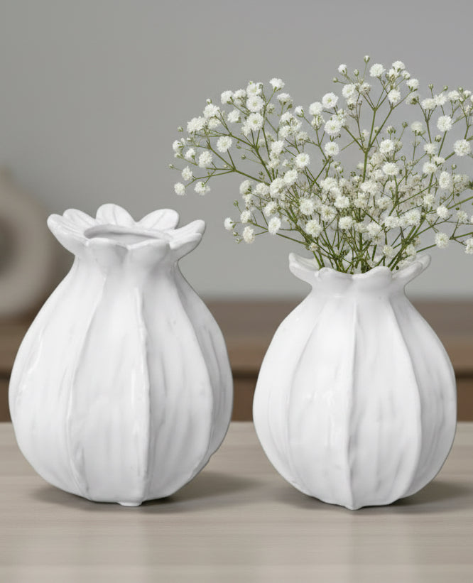 White Poppy Seed Head Vase by Gainsborough Giftware, small decorative ceramic vase featuring a detailed seed head design.