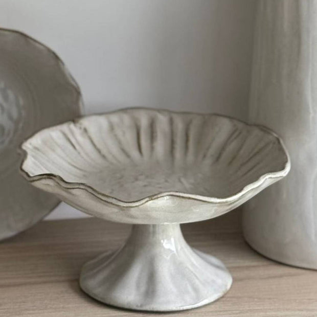 Beige stoneware pinched footed bowl by Gisela Graham for kitchen and dining, with a textured, handcrafted look.