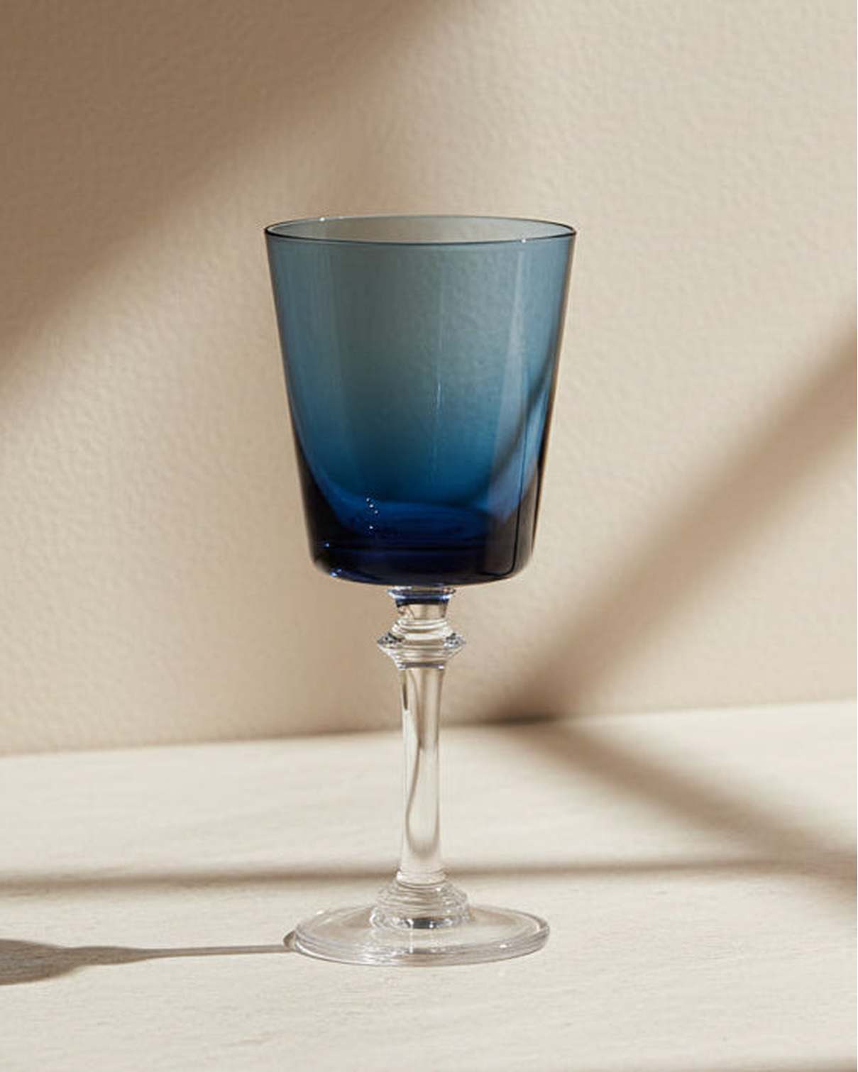 Blue Gisela Graham goblet wine glass for kitchen and dining, featuring a elegant design suitable for wine serving.