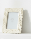 Cream scalloped resin picture frame by Gisela Graham for 4x6cm photos, featuring elegant scalloped edges and classic design.