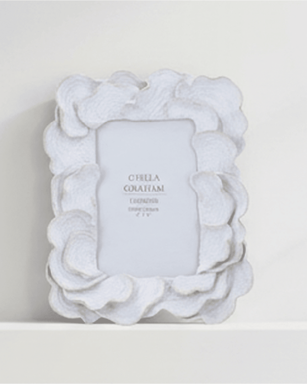 Whitewash oyster resin photo frame by Gisela Graham holding a 4x6cm picture, featuring a delicate anemone design.