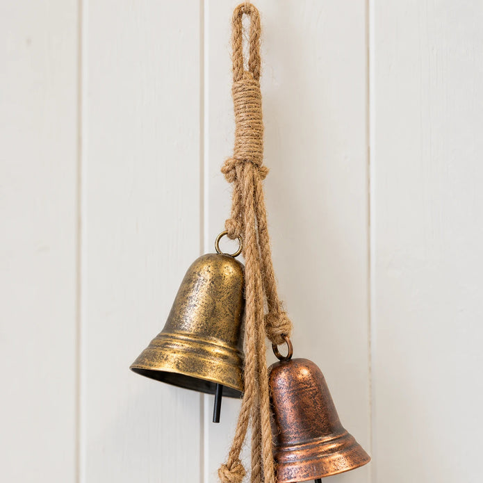 Close-up of the natural jute hanging loop, knots and upper gold bell