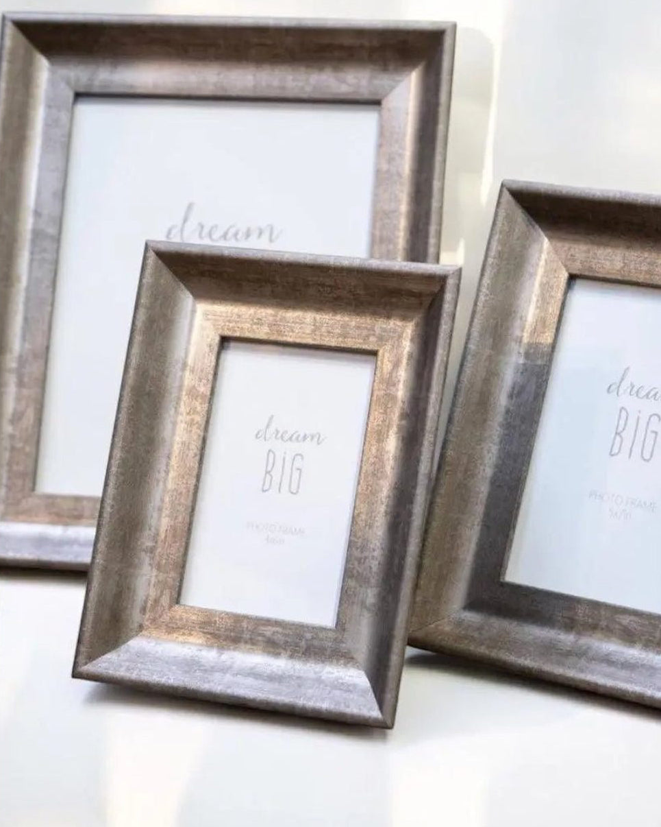 Silver wooden photo frame with a wide border, ideal for 4x6 photos, from Hill Interiors.