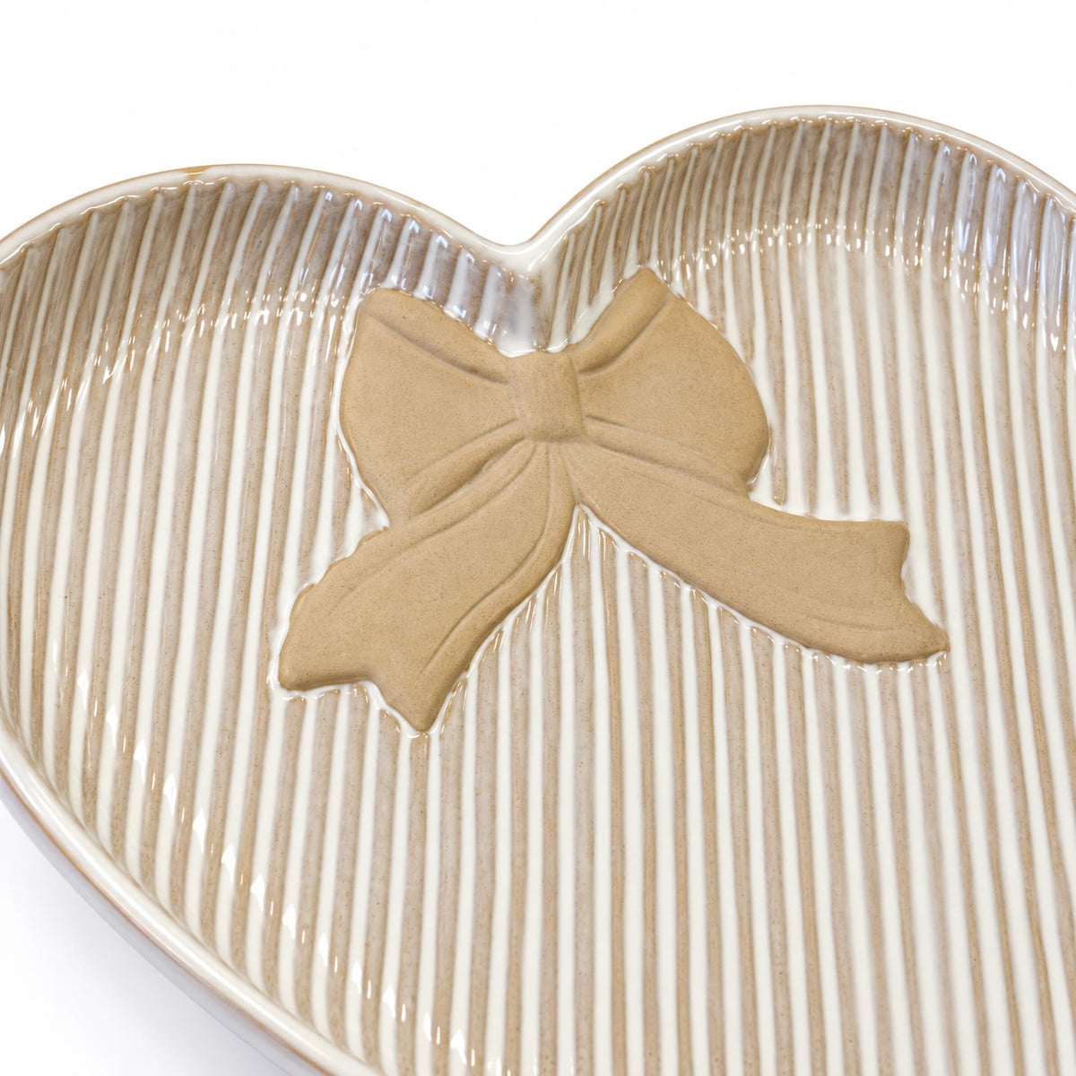 Satchville large heart plate with bow detail, decorative kitchen and dining dish