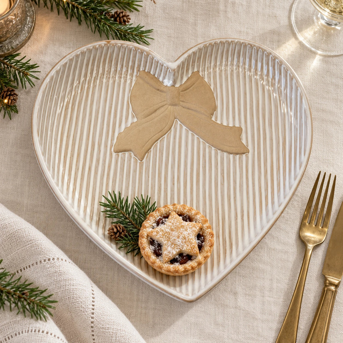Satchville large heart plate with bow detail on a Christmas table