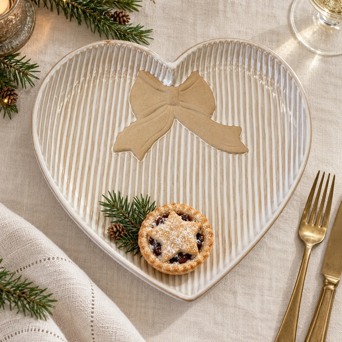 Satchville large heart plate with bow detail on a Christmas table