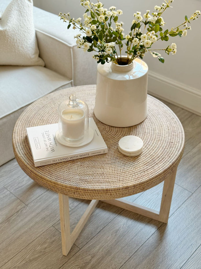 Glass candle cloche dome for home decor, showcasing a clear glass cover ideal for displaying candles or decorative items.