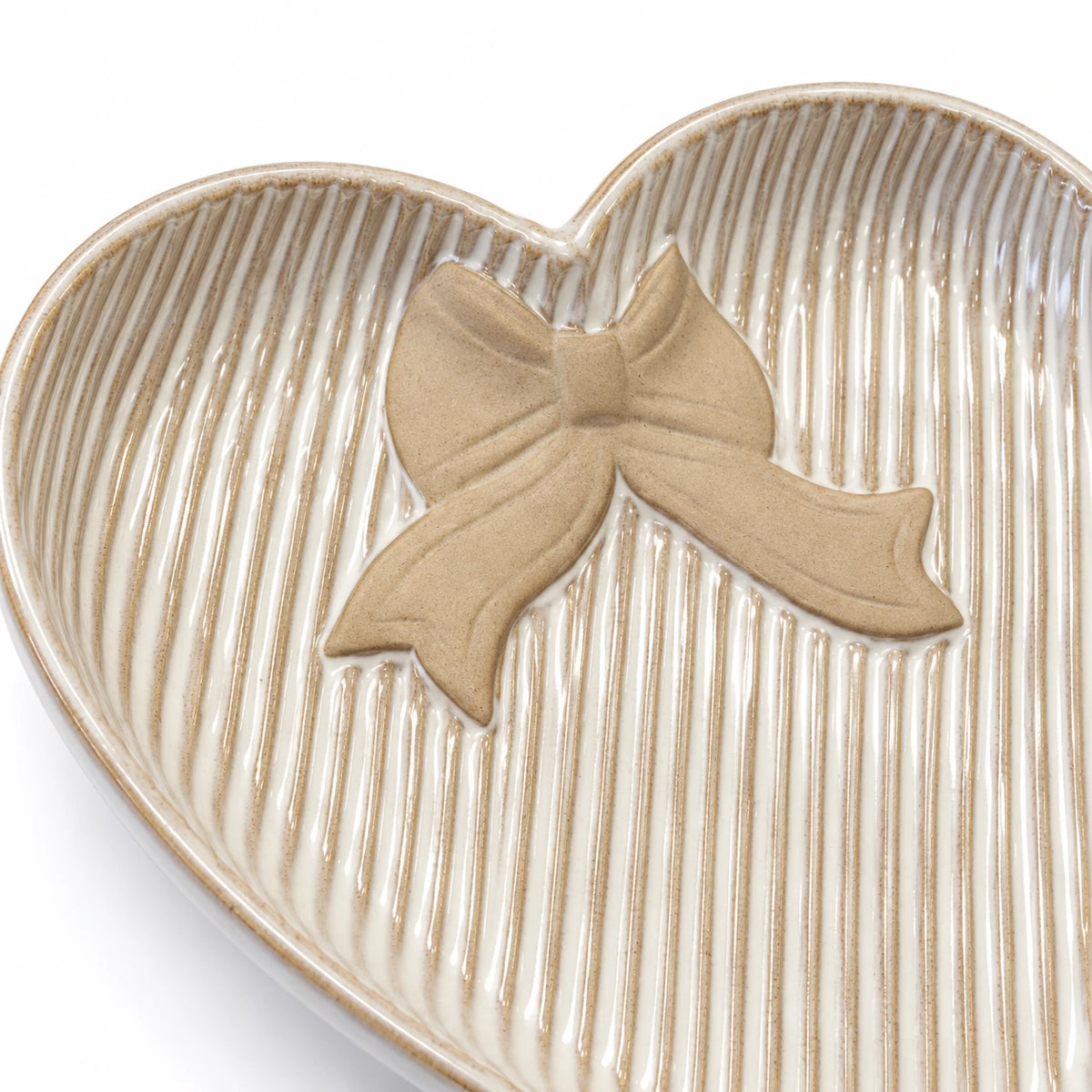 Satchville medium heart plate with bow detail, white ceramic kitchen and dining dish