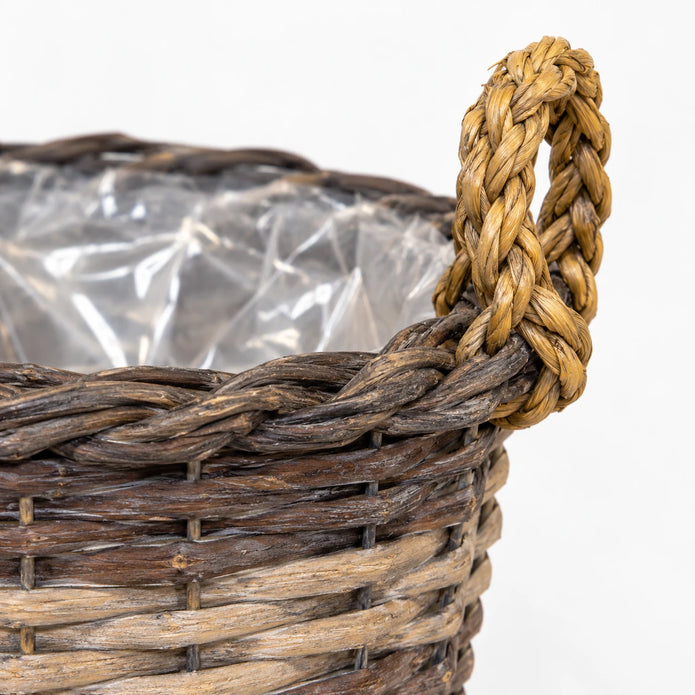 Close-up of the Meon round basket braided handle, woven rim and clear liner