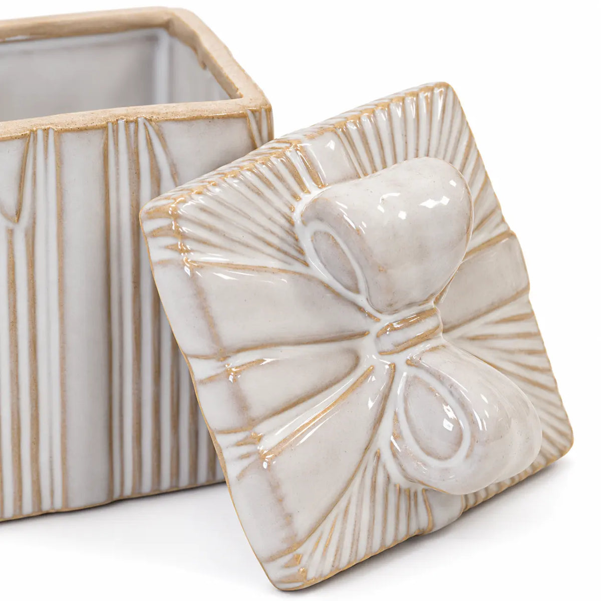 Close-up of the ceramic bow lid, fluted texture and natural tan glaze detailing