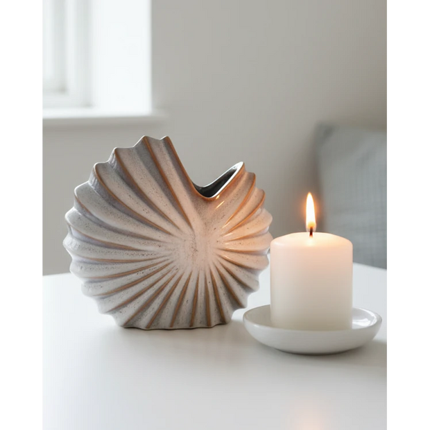 Gisela Graham neutral spiral shell vase, coastal decorative vase with a spiral shell design, ideal for seaside-inspired home decor.