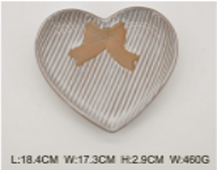 Satchville medium heart-shaped plate with decorative bow detail