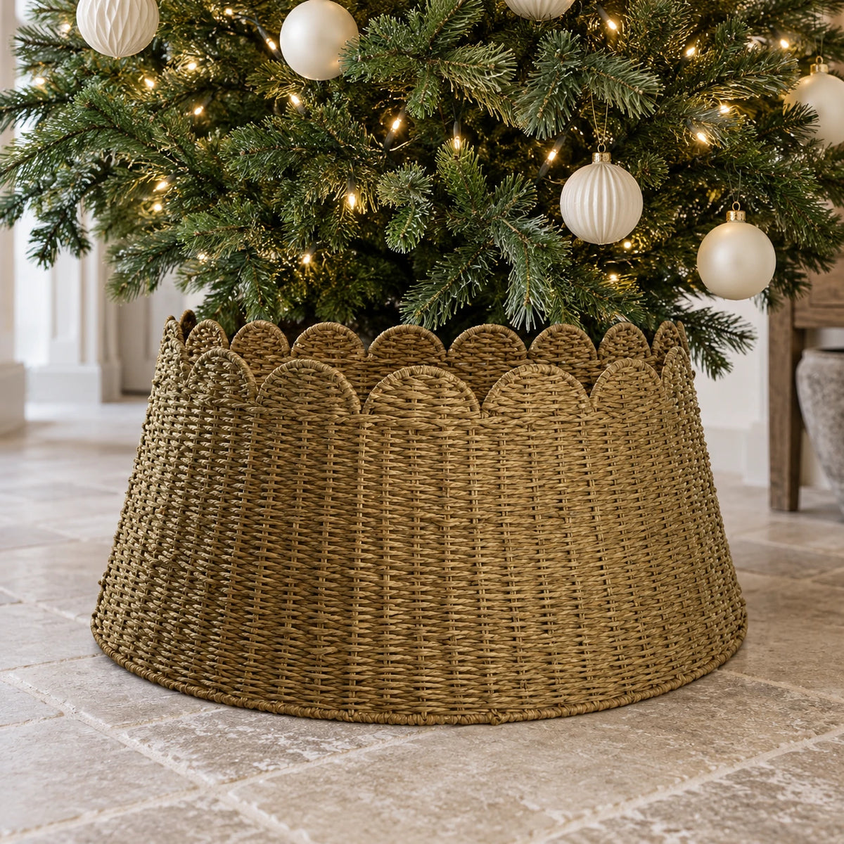 Satchville raffia extra large Christmas tree skirt with scalloped edge устрой
