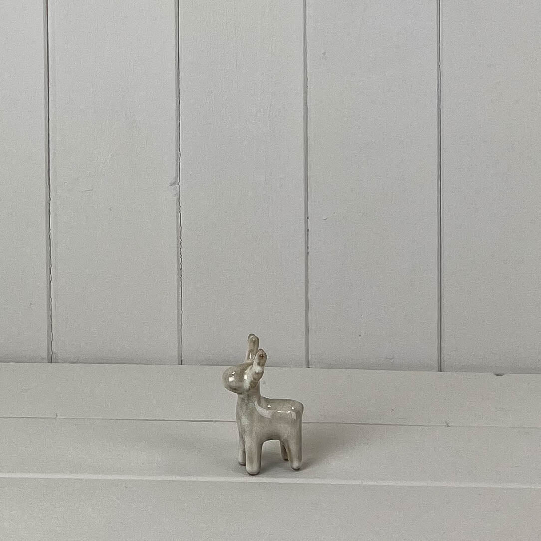 Beige Mottle Ceramic Reindeer Decoration – Beige Mottle Ceramic Reindeer Decoration, W 5 x D 3 x H 8 cm