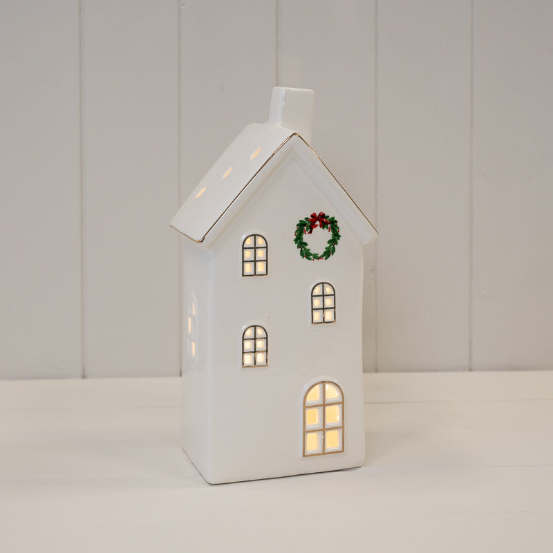 White Light Up LED House With Wreath – LED White House With Wreath, W 13 x D 11 x H 27 cm, porcelain