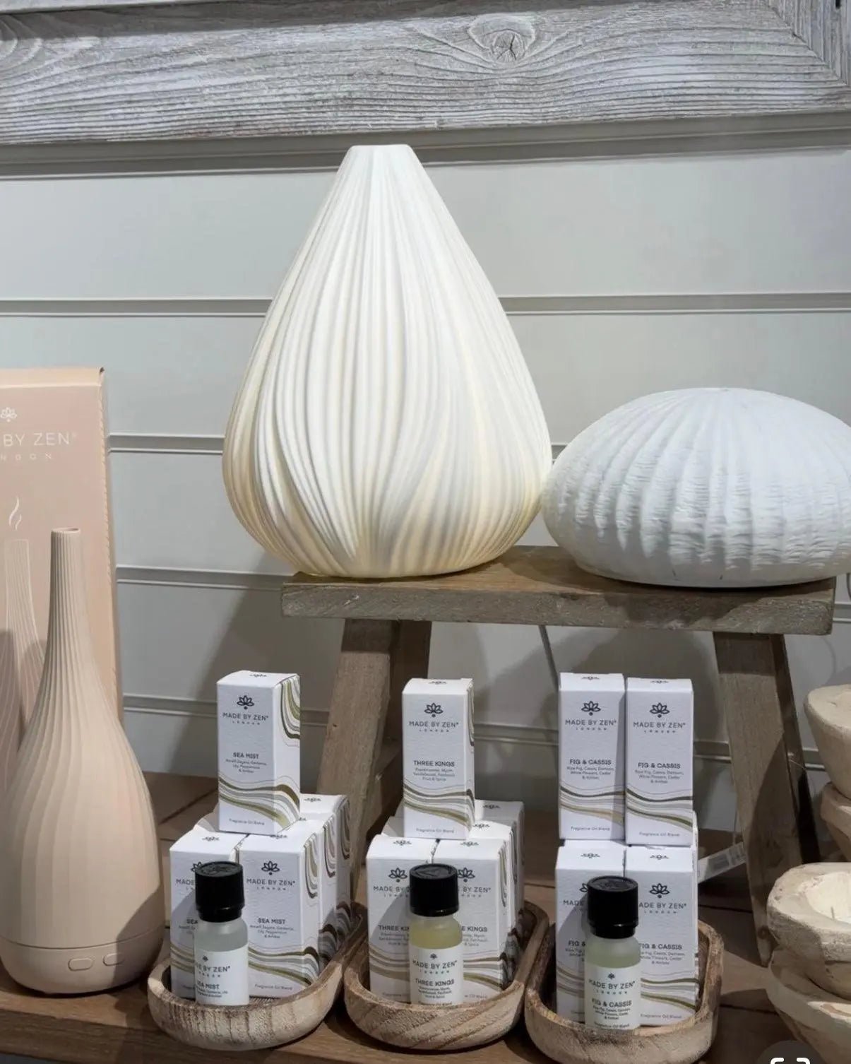 White Ceramic Loire Lotus Flower Table Lamp - LightingLighting - Lulu Loves Home