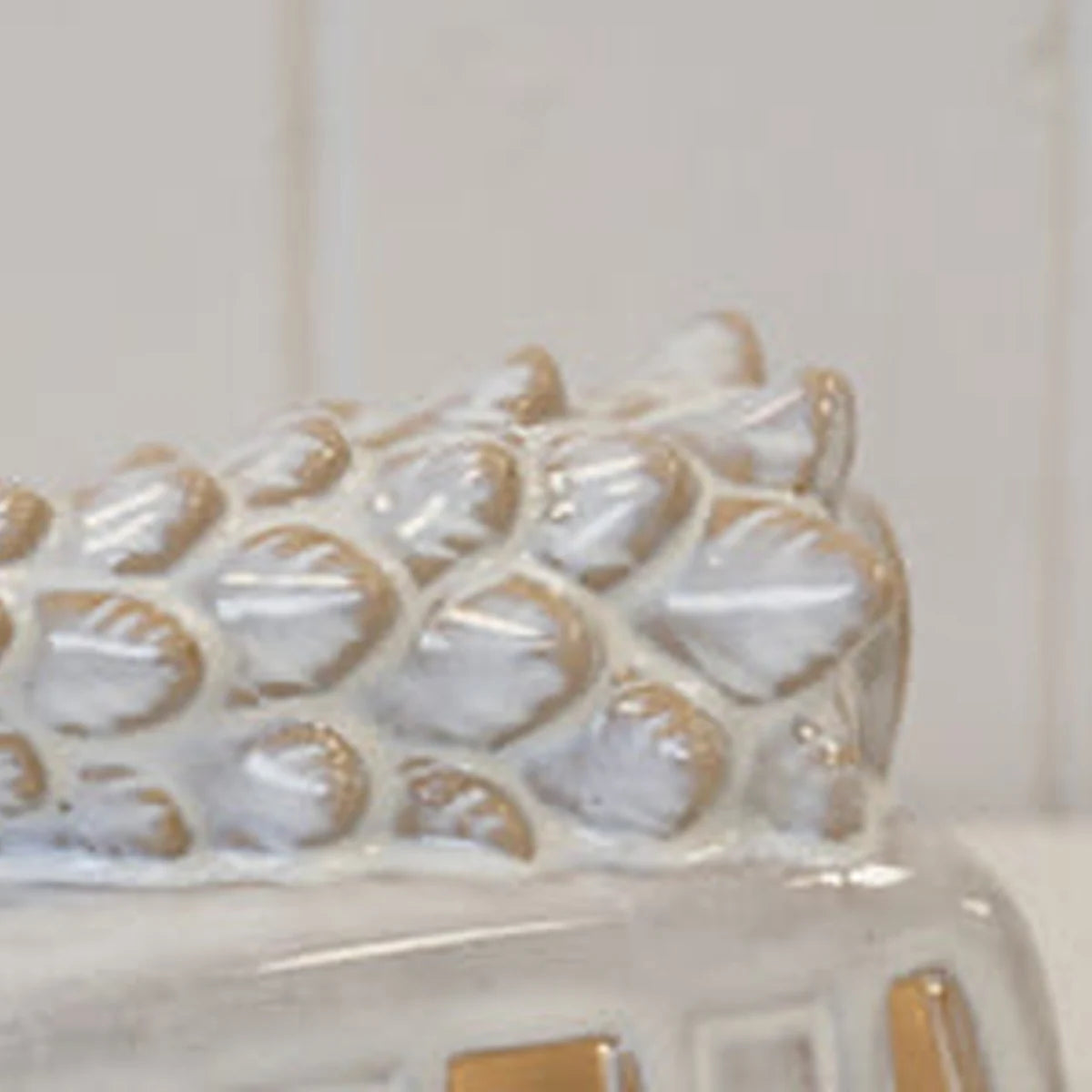 Close-up of the sculpted Christmas tree on the roof of the white glazed LED ceramic camper van